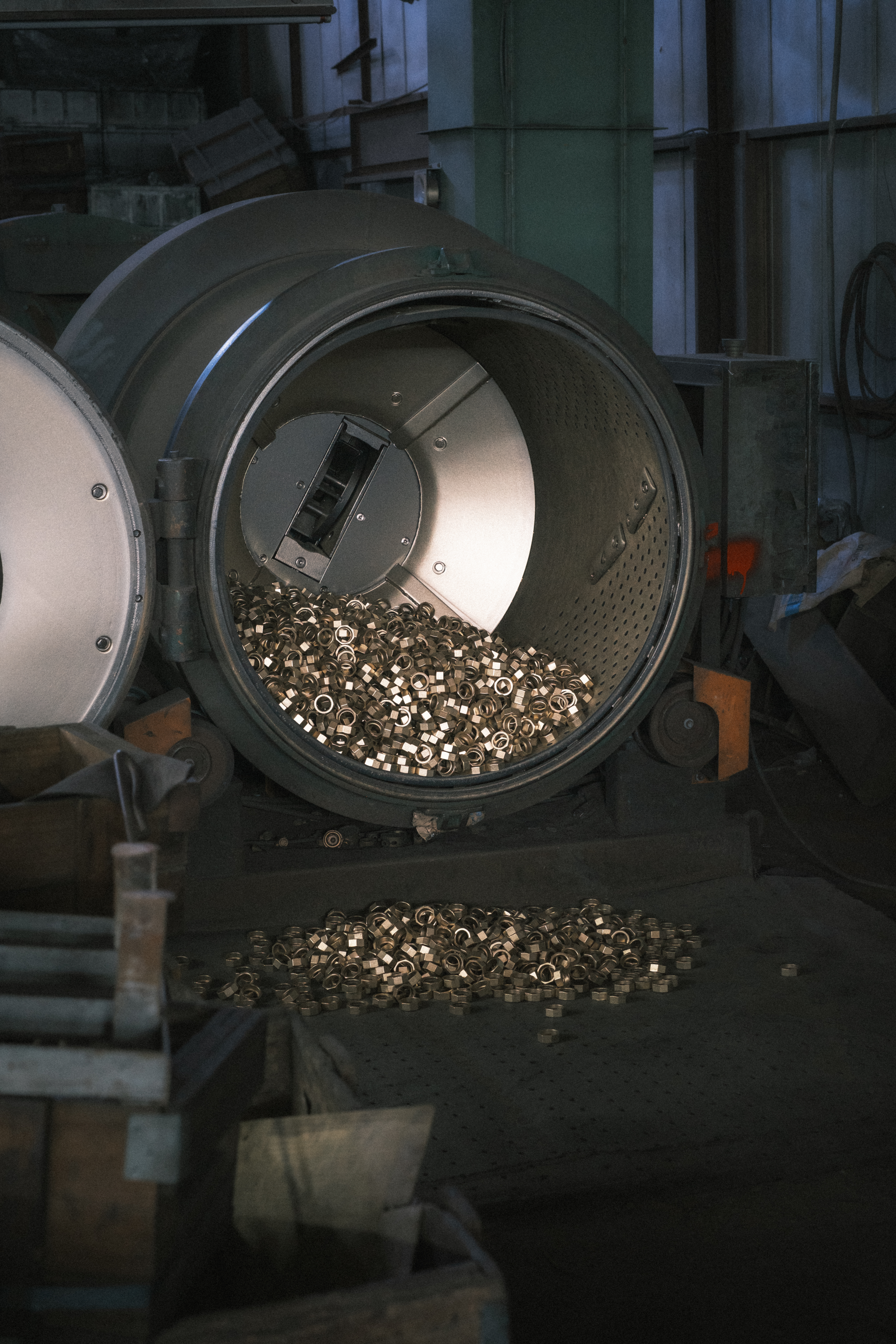 Brass ball valve parts in tumbling machine — LINS Valve factory production line